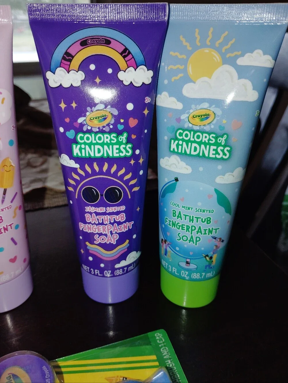 Crayola silly scents color of kindness kids collection. Includes super cute Bath